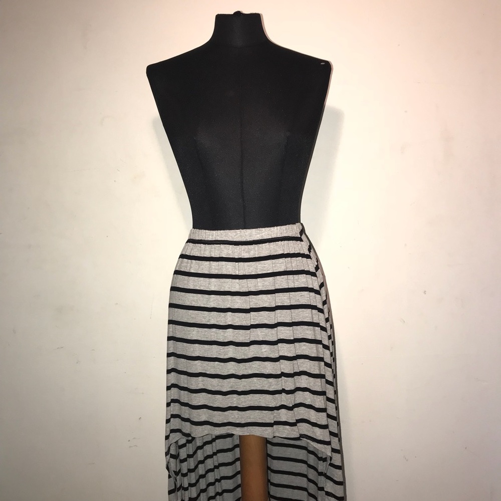 Gray and black striped skirt - Picture 2 of 2